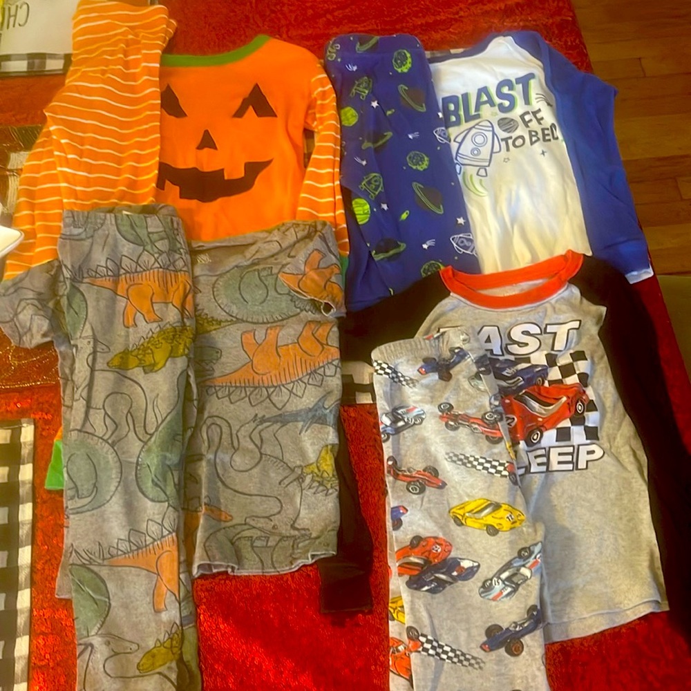 Carters pajamas - 4 pack- lightly used